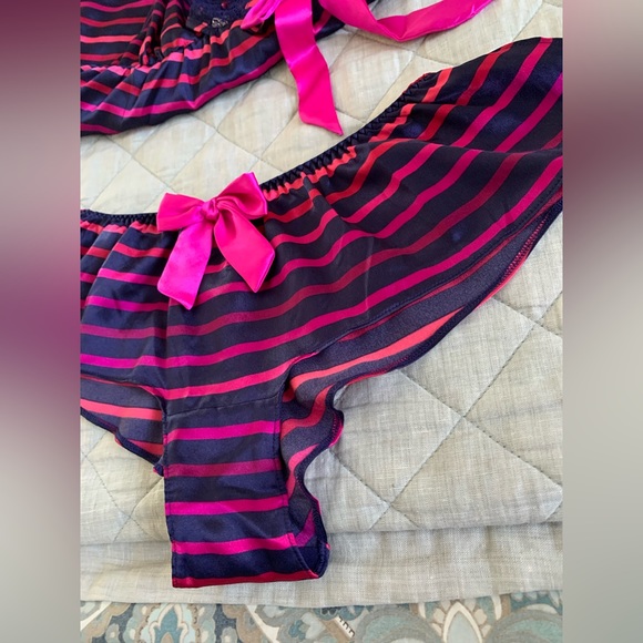 NWT Victoria’s Secret 2 Piece Set - Picture 9 of 9